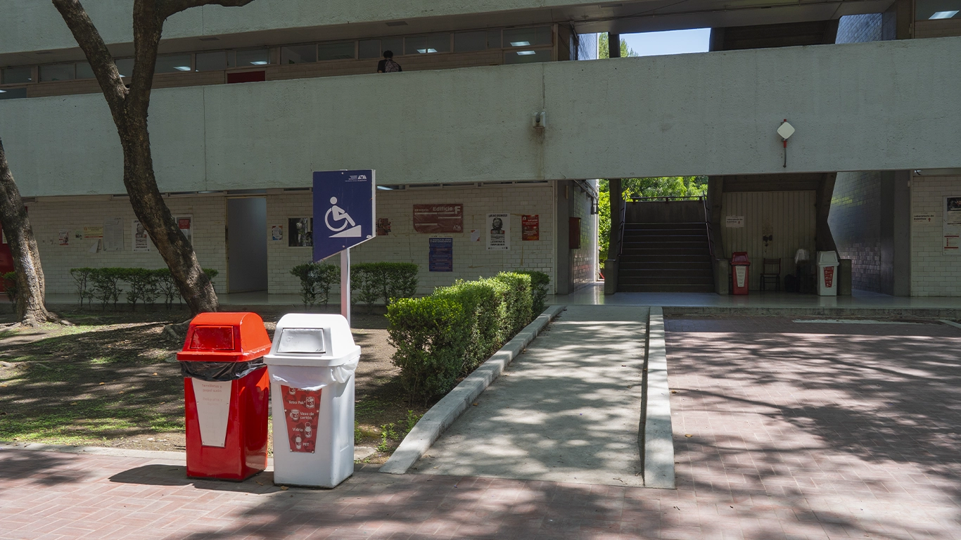 Rampas y accesibilidad UAM